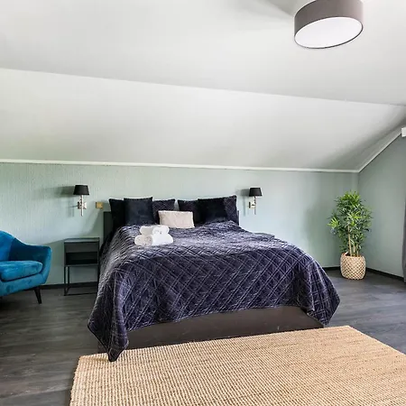 Storebaug Gjestegård 3*