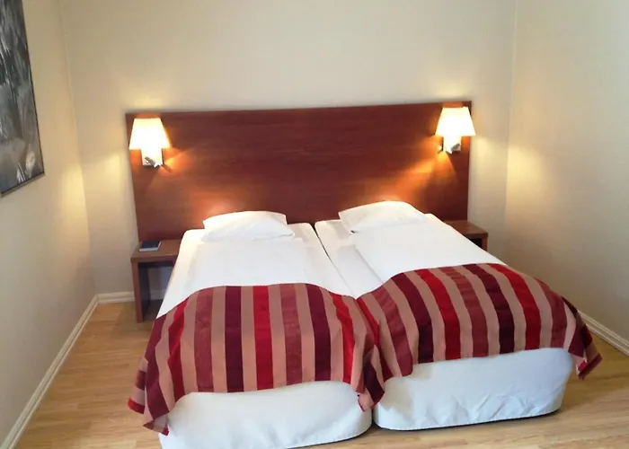 Storebaug & فندق